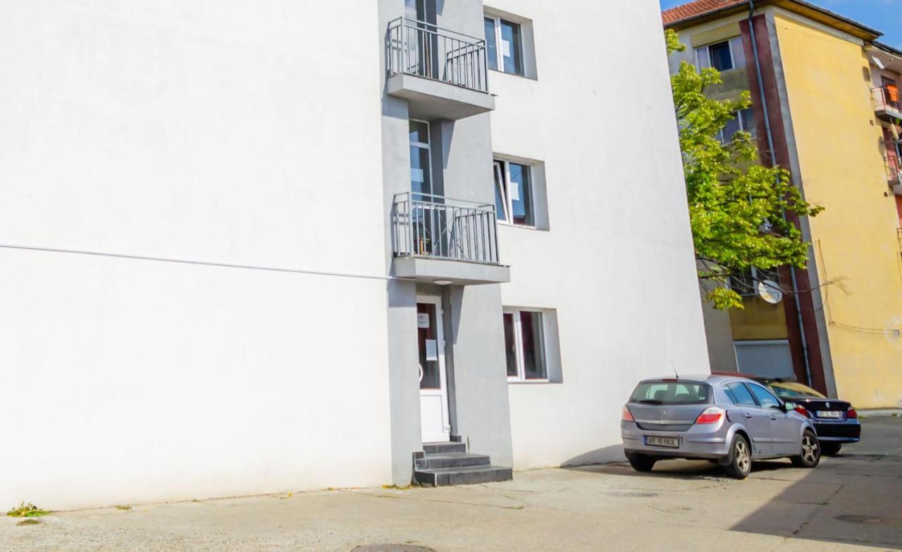 Apartament Cu O Camera Arad Exterior foto